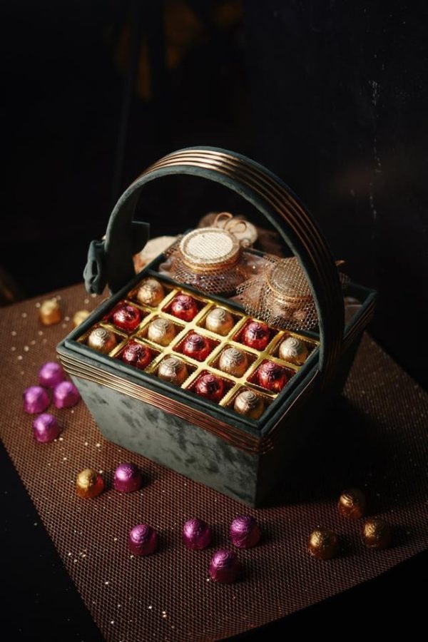 Rihas Velvet Gourmet Delight Basket - Image 4