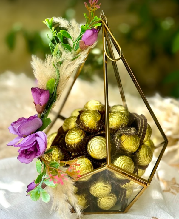 Glass Pyramid Chocolate Oasis - Image 3