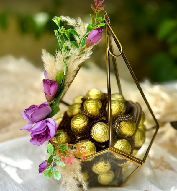 Glass Pyramid Chocolate Oasis - Image 4
