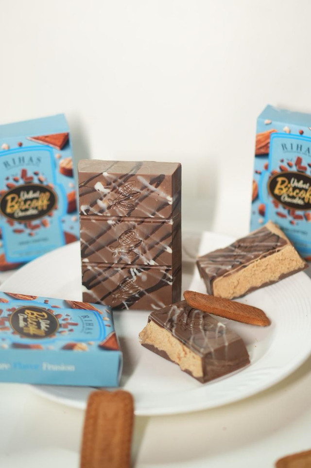 Dubai's Viral Velvet Biskoff Kunafa Chocolate Bar