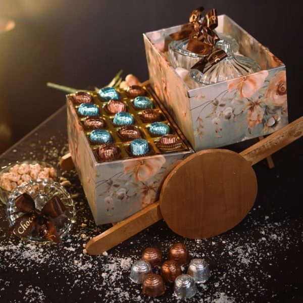 Double Decker Hamper - Image 4